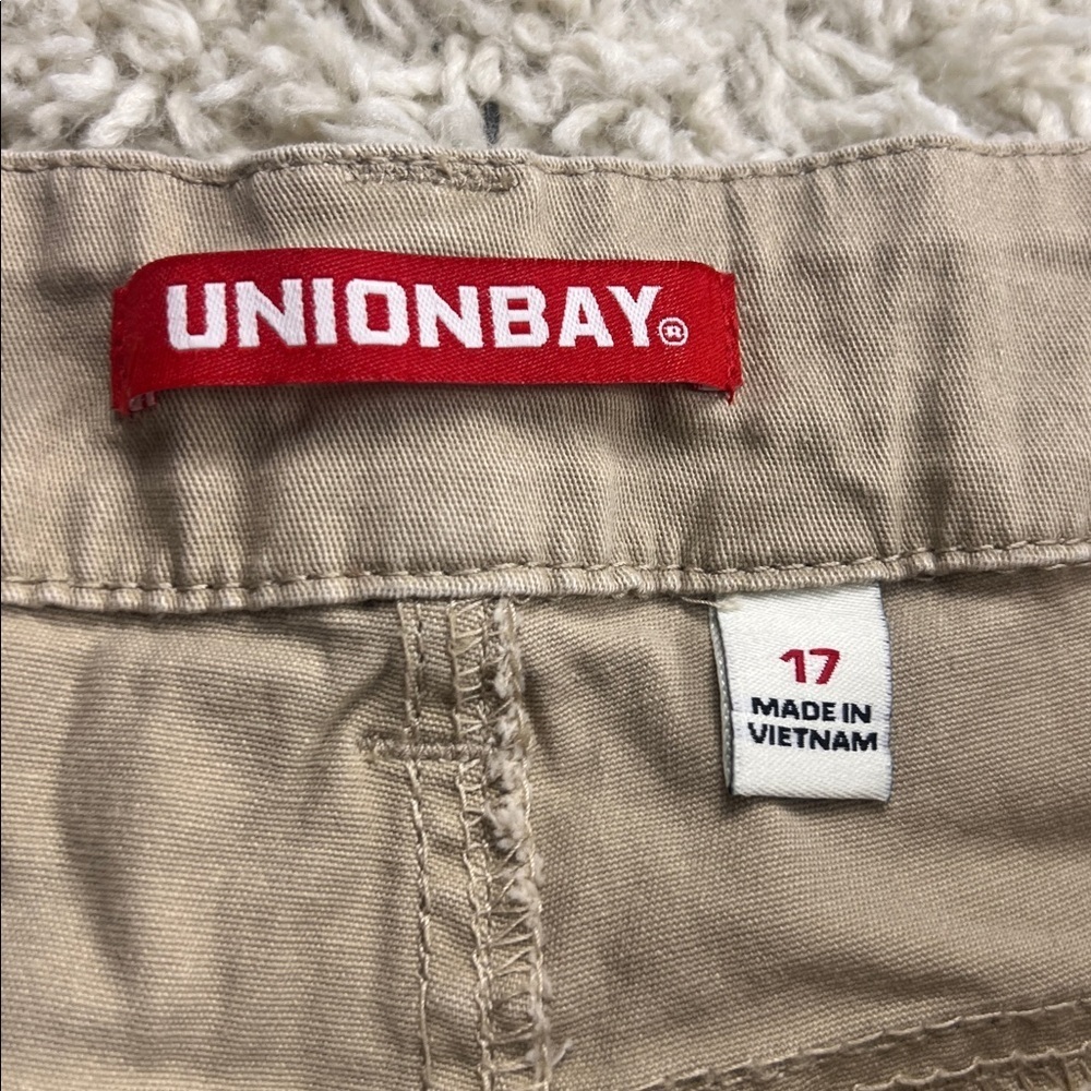 JUNIOR UNIONBAY LIGHT TAN SHORTS SIZE 17 GUC - Picture 7 of 9